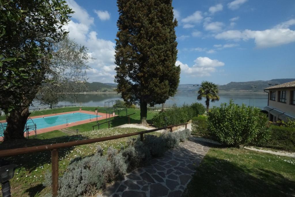 La Penisola Hotel Baschi Kültér fotó