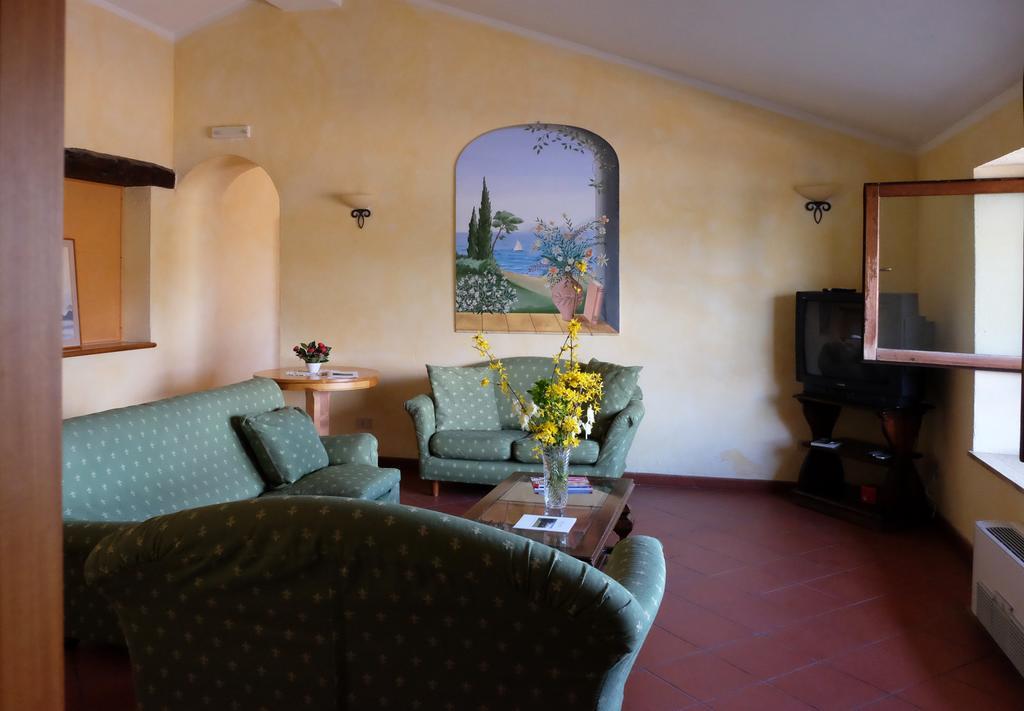 La Penisola Hotel Baschi Kültér fotó