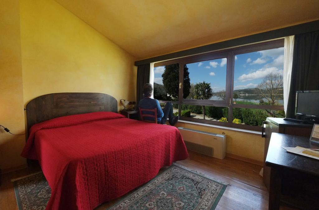 La Penisola Hotel Baschi Kültér fotó