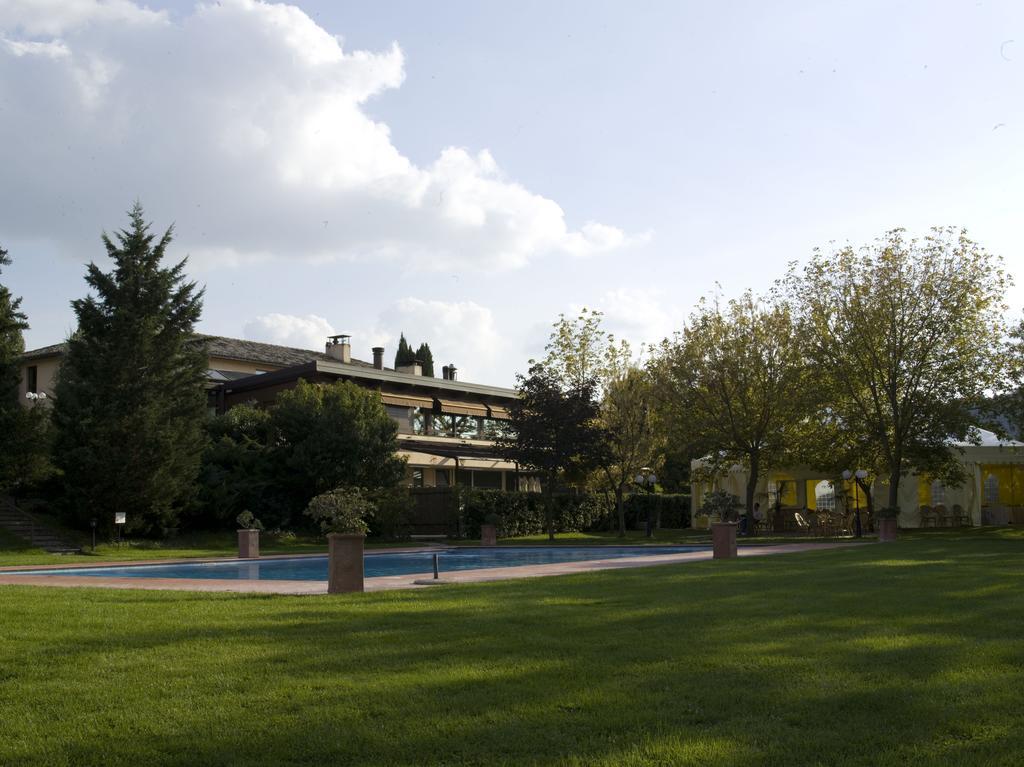 La Penisola Hotel Baschi Kültér fotó