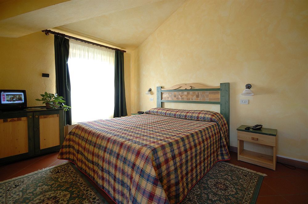 La Penisola Hotel Baschi Kültér fotó