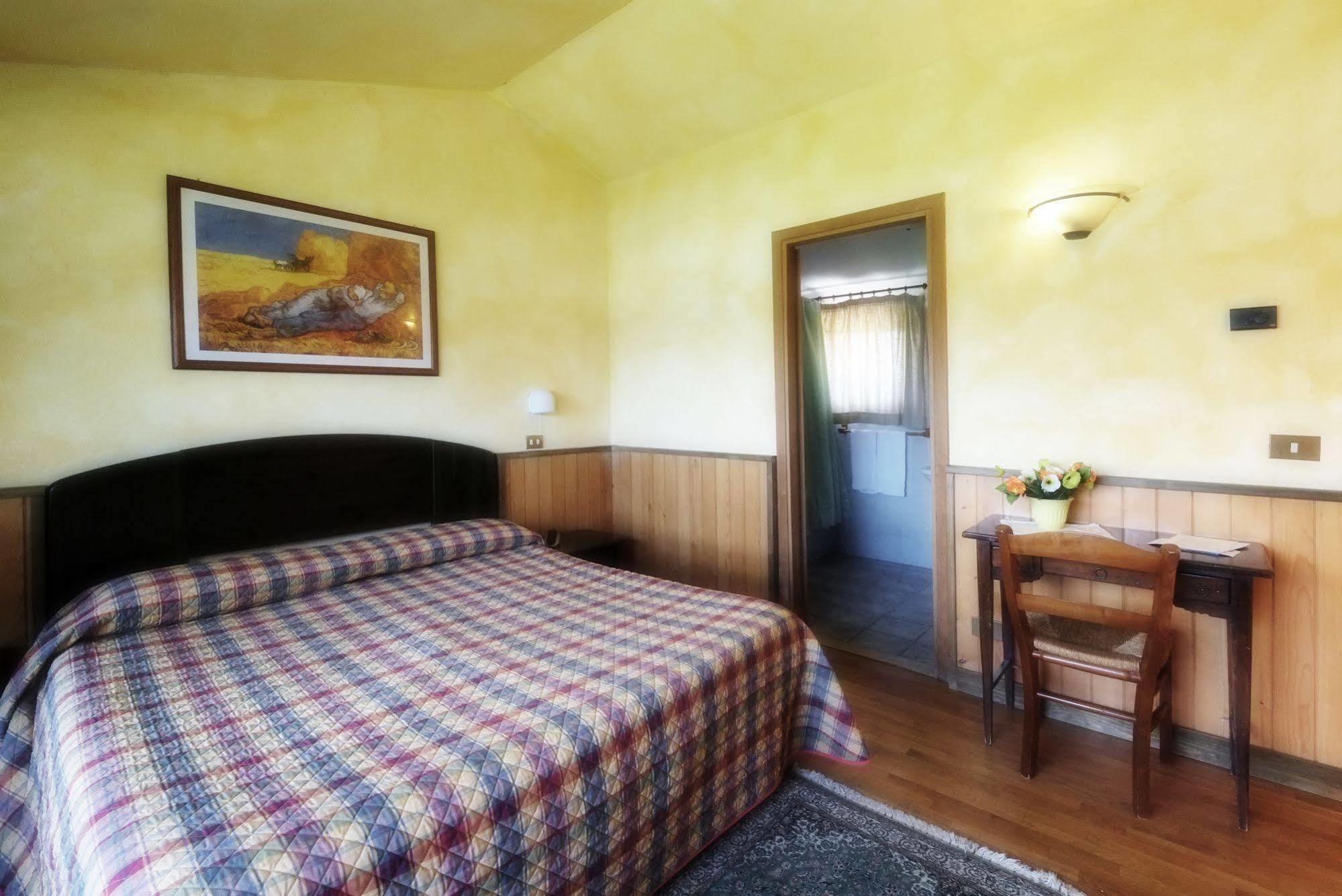 La Penisola Hotel Baschi Kültér fotó