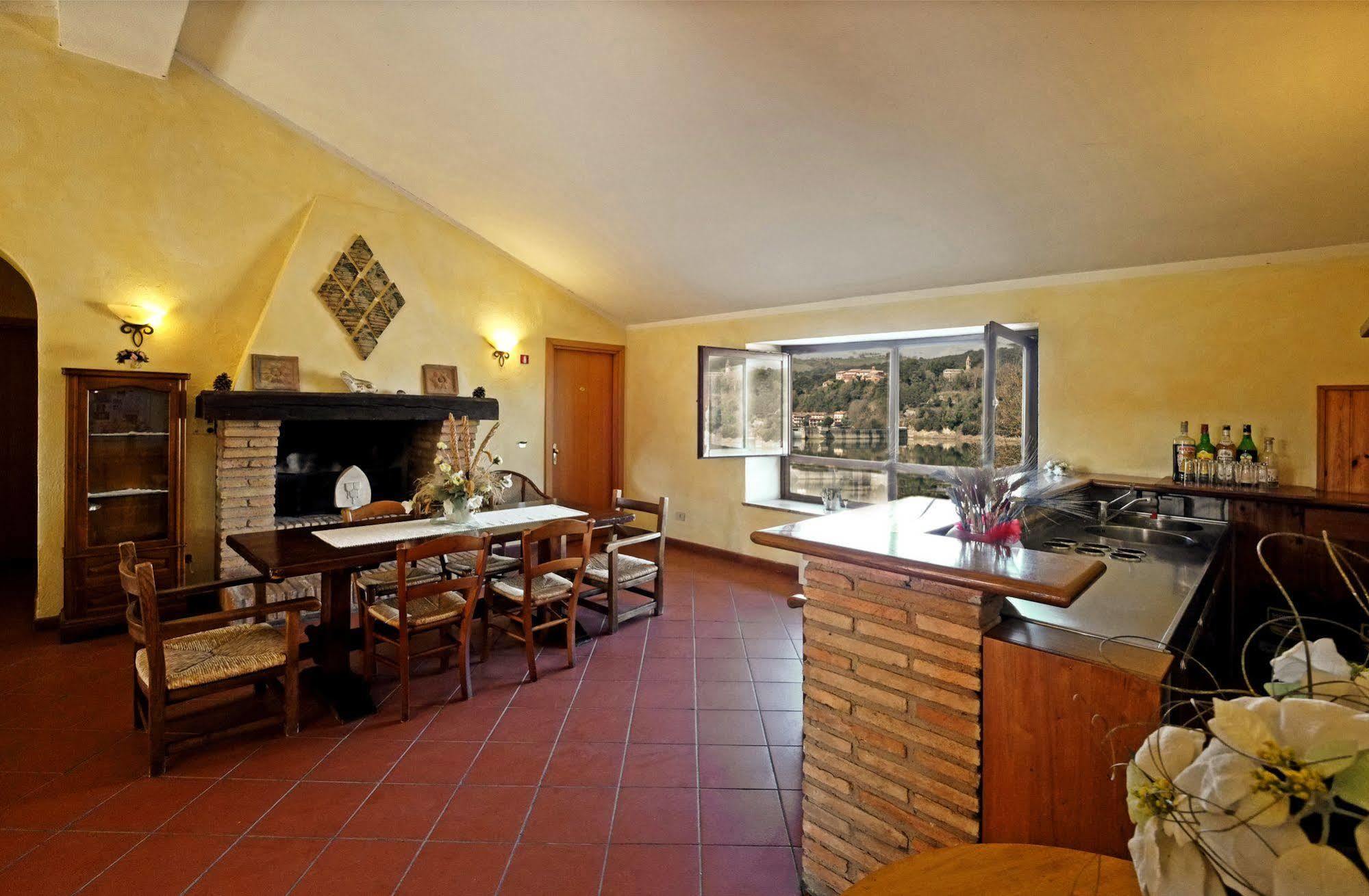 La Penisola Hotel Baschi Kültér fotó