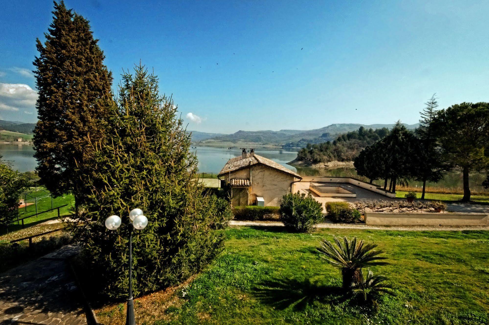 La Penisola Hotel Baschi Kültér fotó